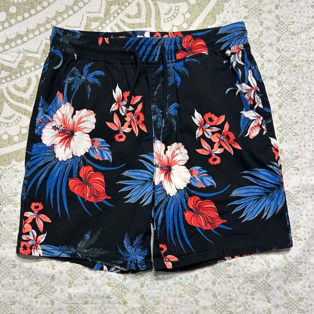 Original Use Hawaiian Print Shorts Men’s Size Small Black Floral Drawstring